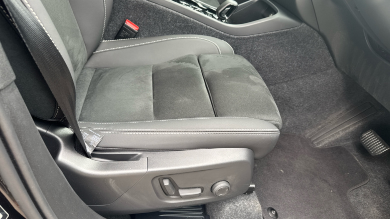 Volvo XC40 2.0 B3P Plus Black Edition 5dr Auto Petrol Estate